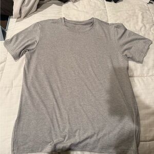 ALO Yoga Light Gray Men's Short Sleeve Tee